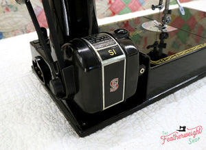 Singer Featherweight 221K Sewing Machine EL539***
