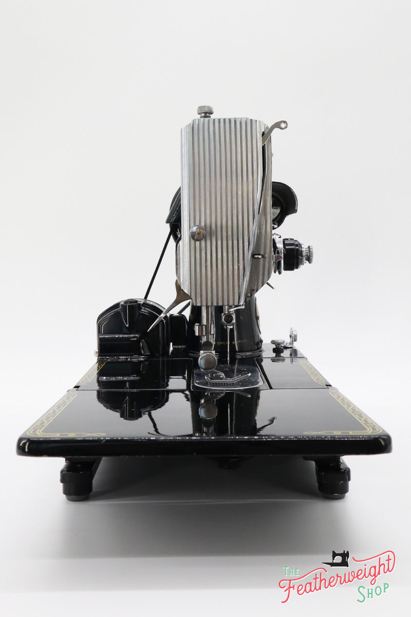 Singer Featherweight 222K Sewing Machine EN1374**