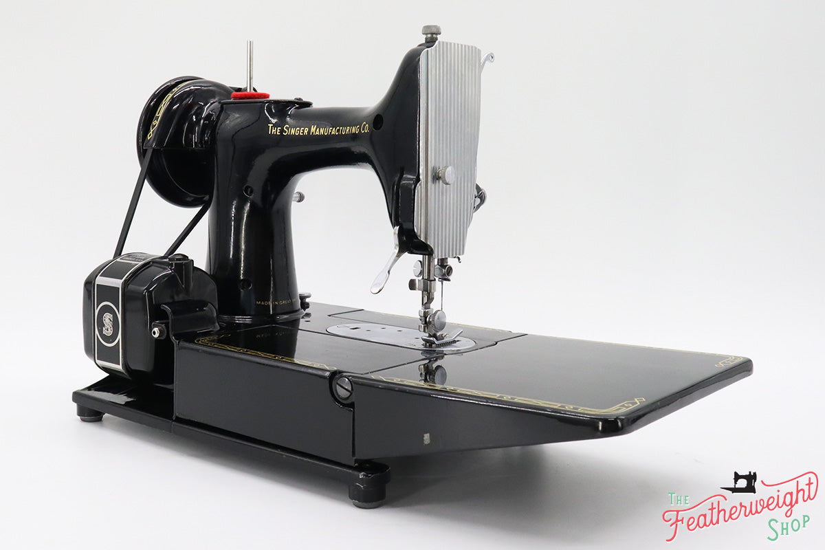 Singer Featherweight 222K Sewing Machine EN1374**