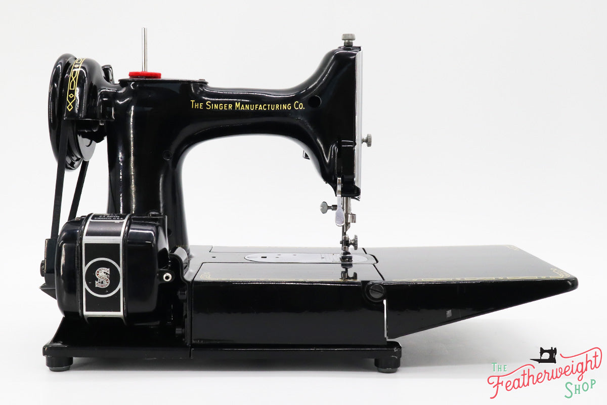 Singer Featherweight 222K Sewing Machine EN1374**