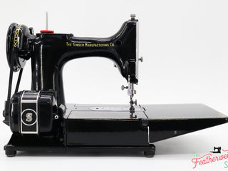 Load image into Gallery viewer, Singer Featherweight 222K Sewing Machine EN1374**