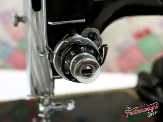 Load image into Gallery viewer, Singer Featherweight 221K Sewing Machine EL539***