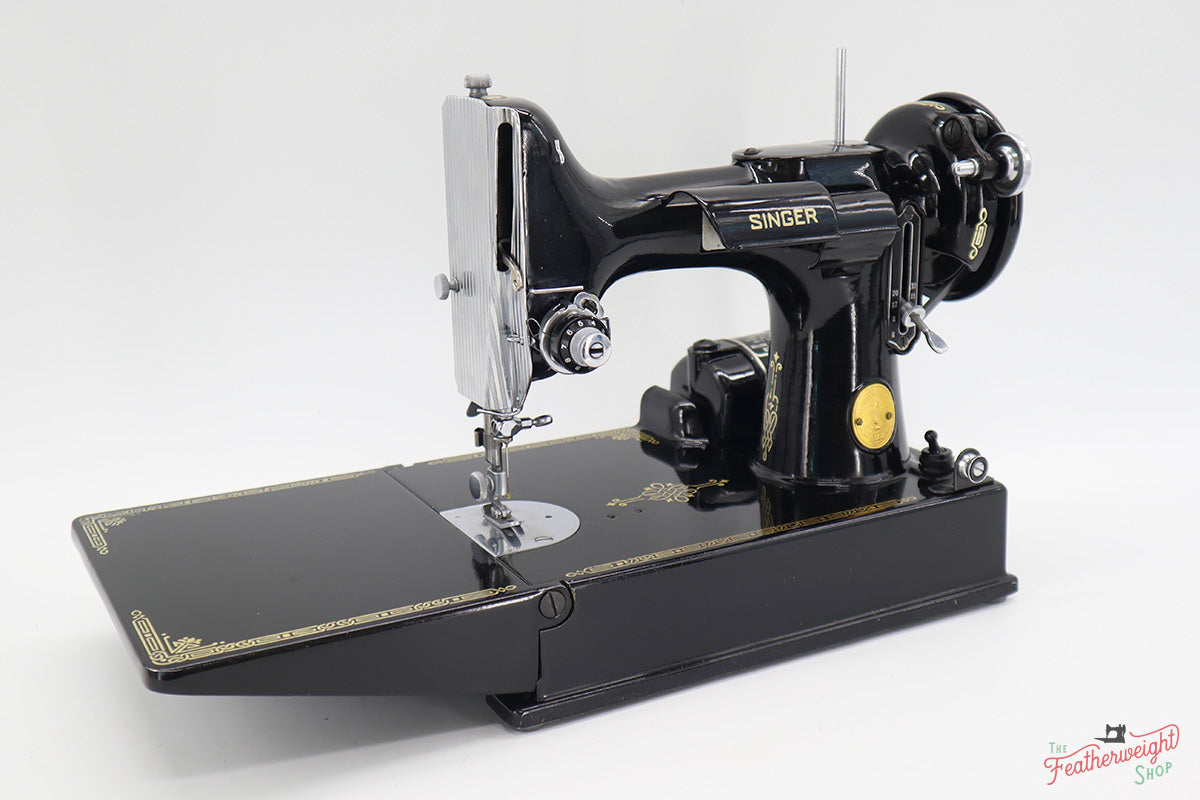 Singer Featherweight 221 Sewing Machine, AJ118***