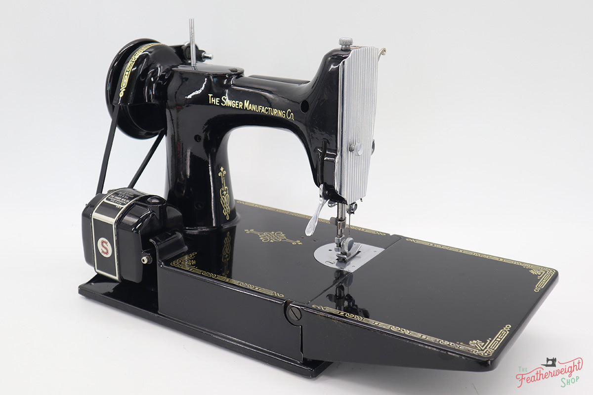 Singer Featherweight 221 Sewing Machine, AJ118***