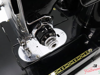 Load image into Gallery viewer, Singer Featherweight 222K Sewing Machine EN1374**