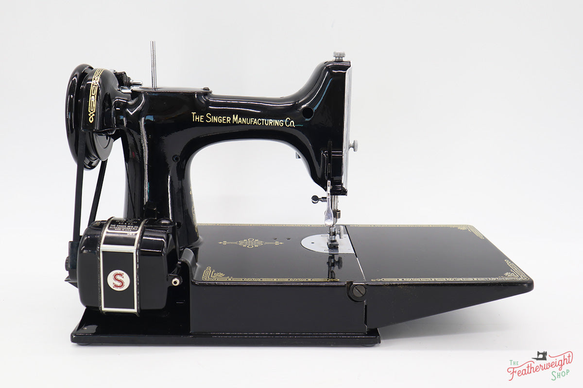 Singer Featherweight 221 Sewing Machine, AJ118***