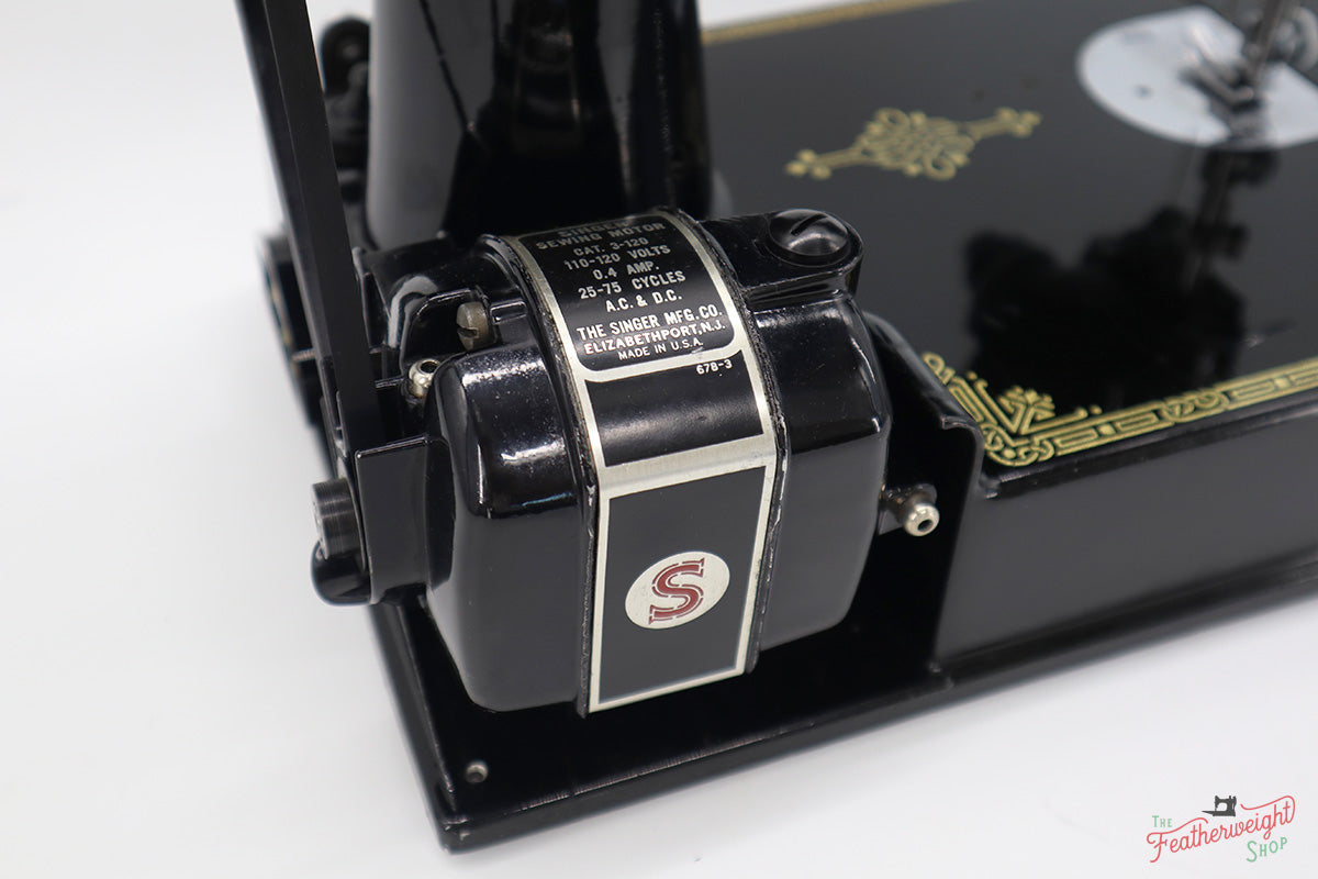 Singer Featherweight 221 Sewing Machine, AJ118***