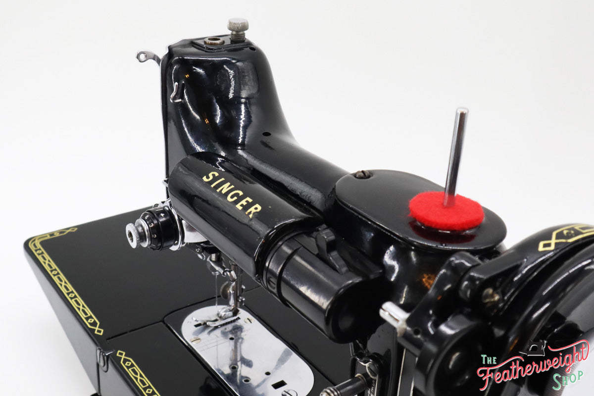 Singer Featherweight 222K Sewing Machine EN1374**