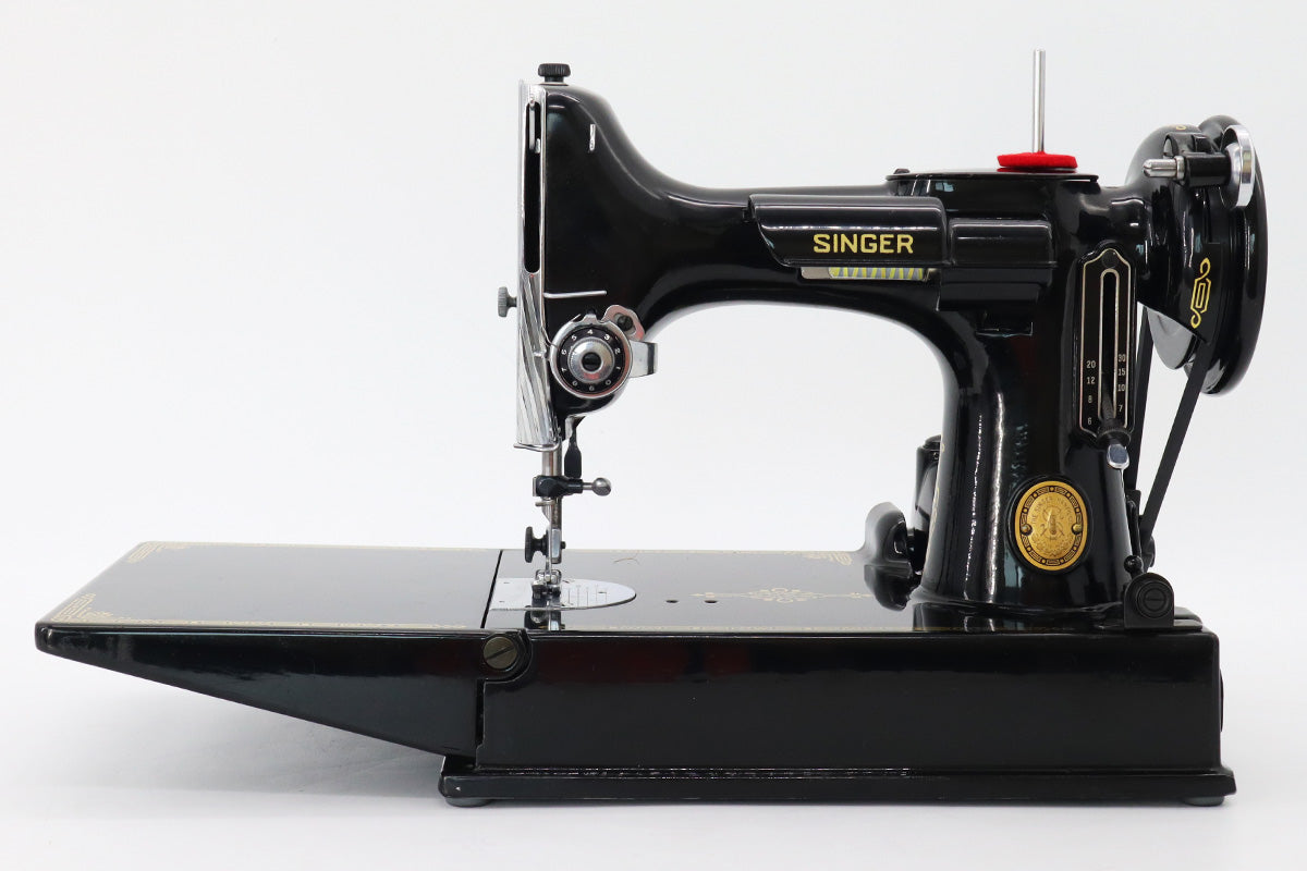 Singer Featherweight 221 Sewing Machine, AL022***