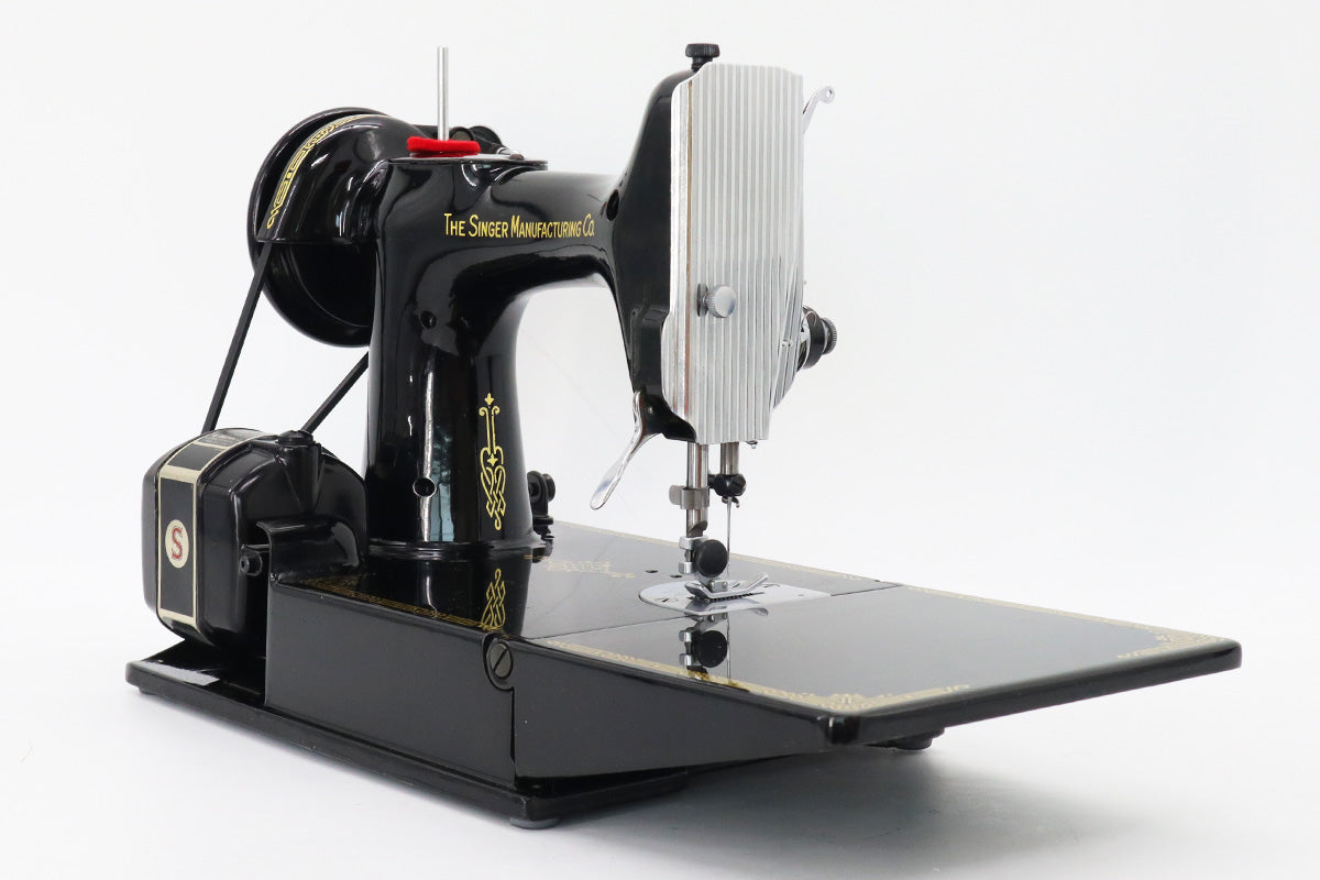 Singer Featherweight 221 Sewing Machine, AL022***