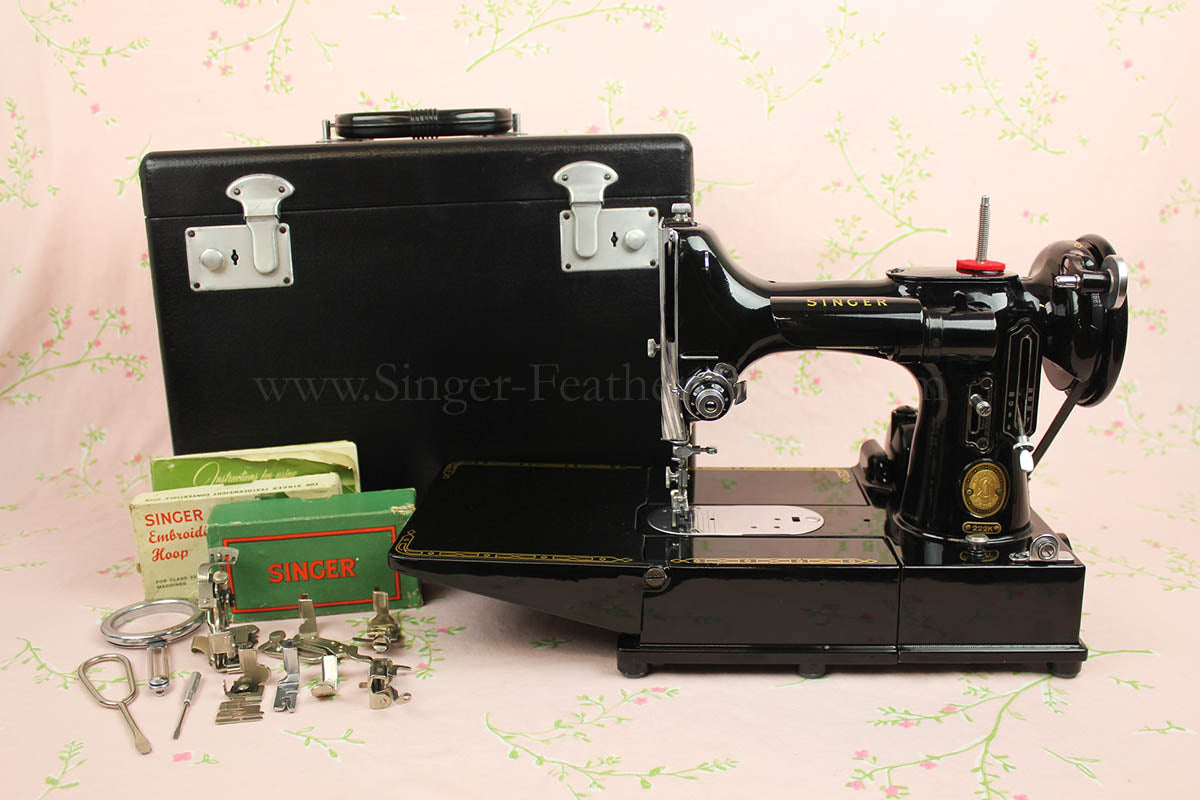 Singer Featherweight 222K Sewing Machine EM601***