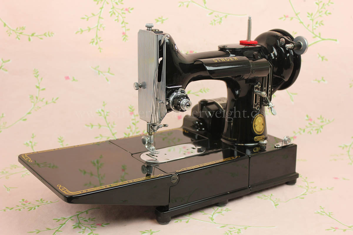 Singer Featherweight 222K Sewing Machine EM601***