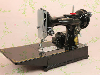 Load image into Gallery viewer, Singer Featherweight 222K Sewing Machine EM601***