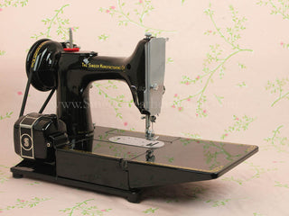 Load image into Gallery viewer, Singer Featherweight 222K Sewing Machine EM601***