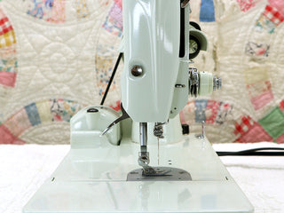 Load image into Gallery viewer, Singer Featherweight 221K Sewing Machine, WHITE EV993***