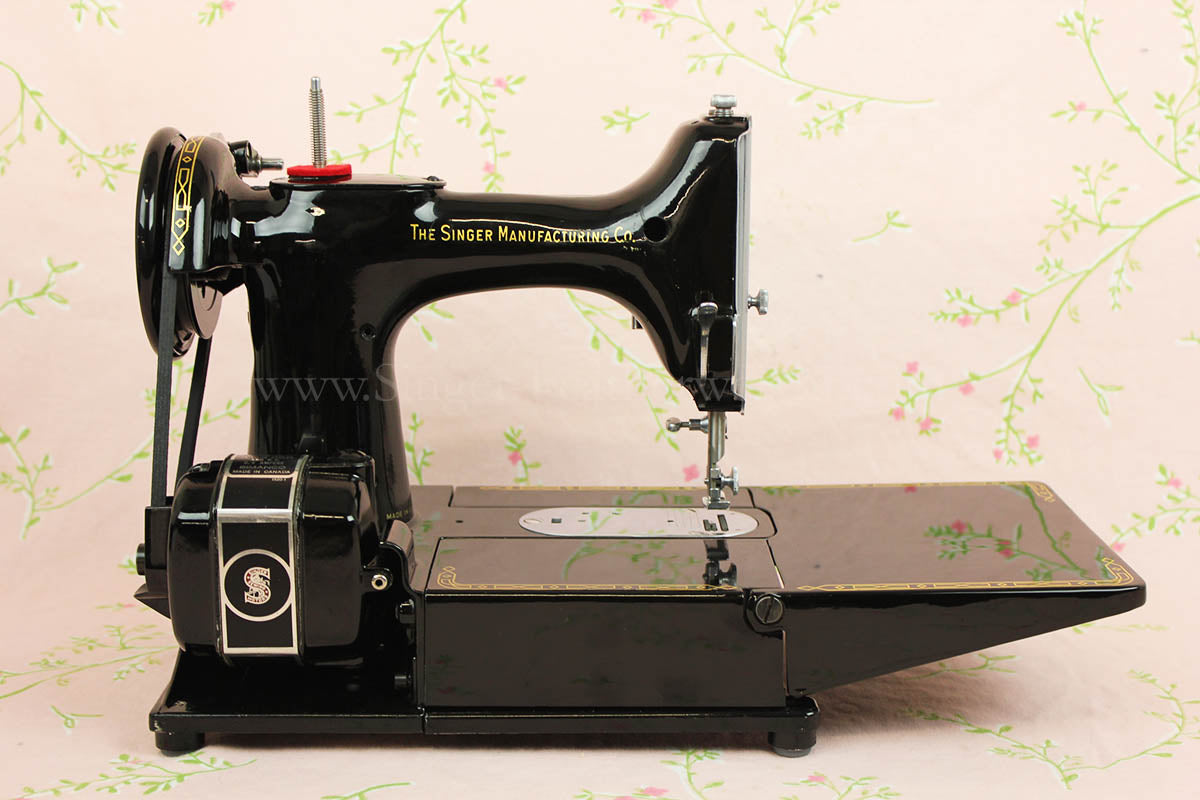 Singer Featherweight 222K Sewing Machine EM601***