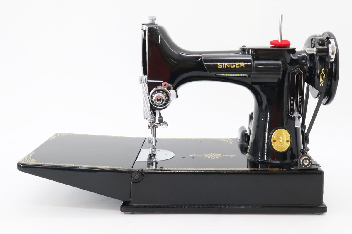 Singer Featherweight 221 Sewing Machine, AH560***