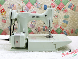 Load image into Gallery viewer, Singer Featherweight 221K Sewing Machine, WHITE EV993***