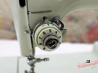 Load image into Gallery viewer, Singer Featherweight 221K Sewing Machine, WHITE EV993***