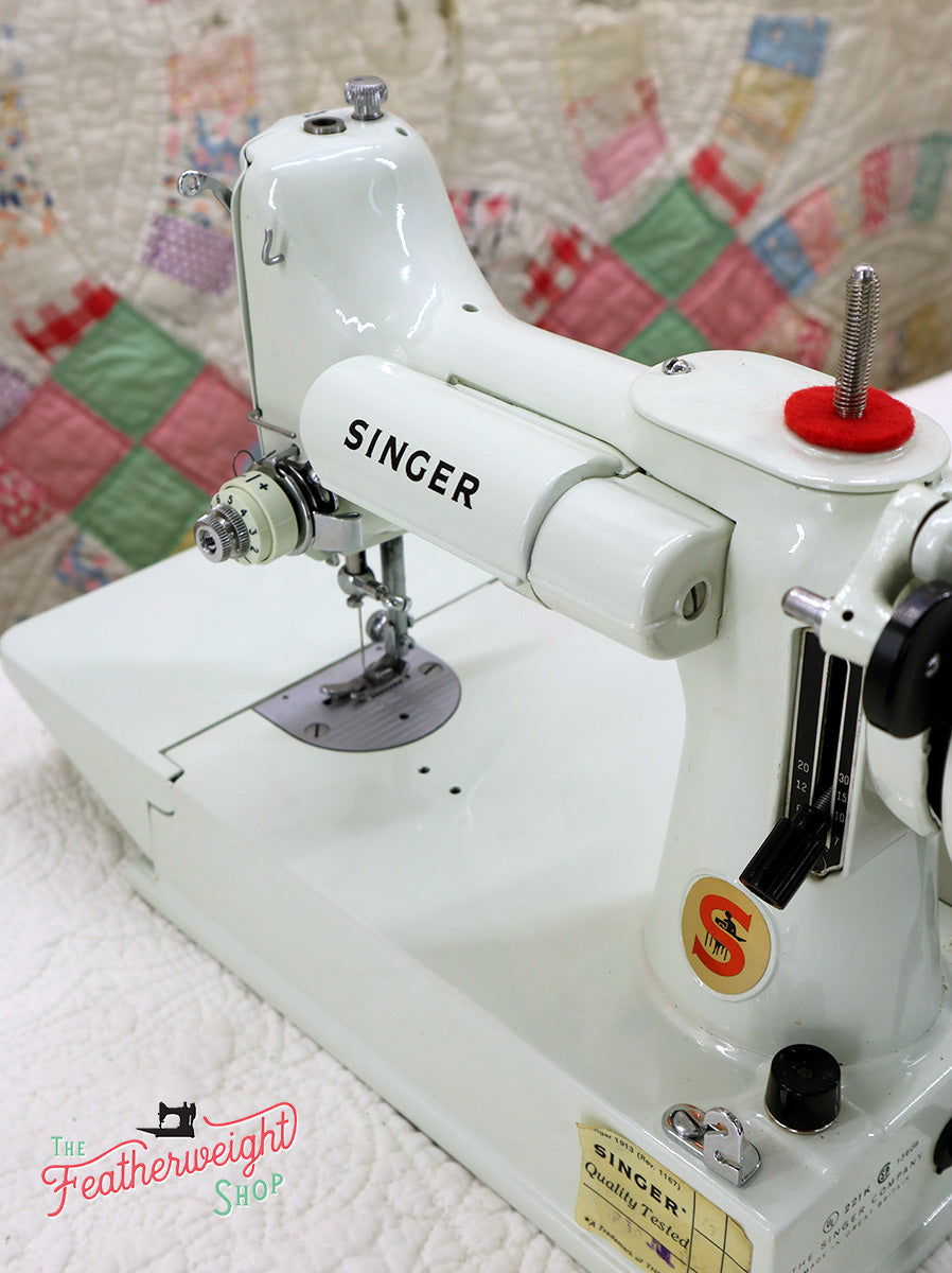 Singer Featherweight 221K Sewing Machine, WHITE EV993***