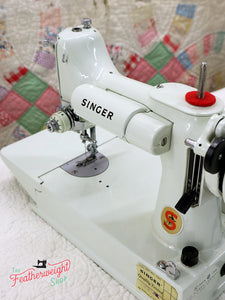 Singer Featherweight 221K Sewing Machine, WHITE EV993***