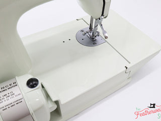 Load image into Gallery viewer, Singer Featherweight 221K Sewing Machine, British WHITE FA226*** Grade 9!!!