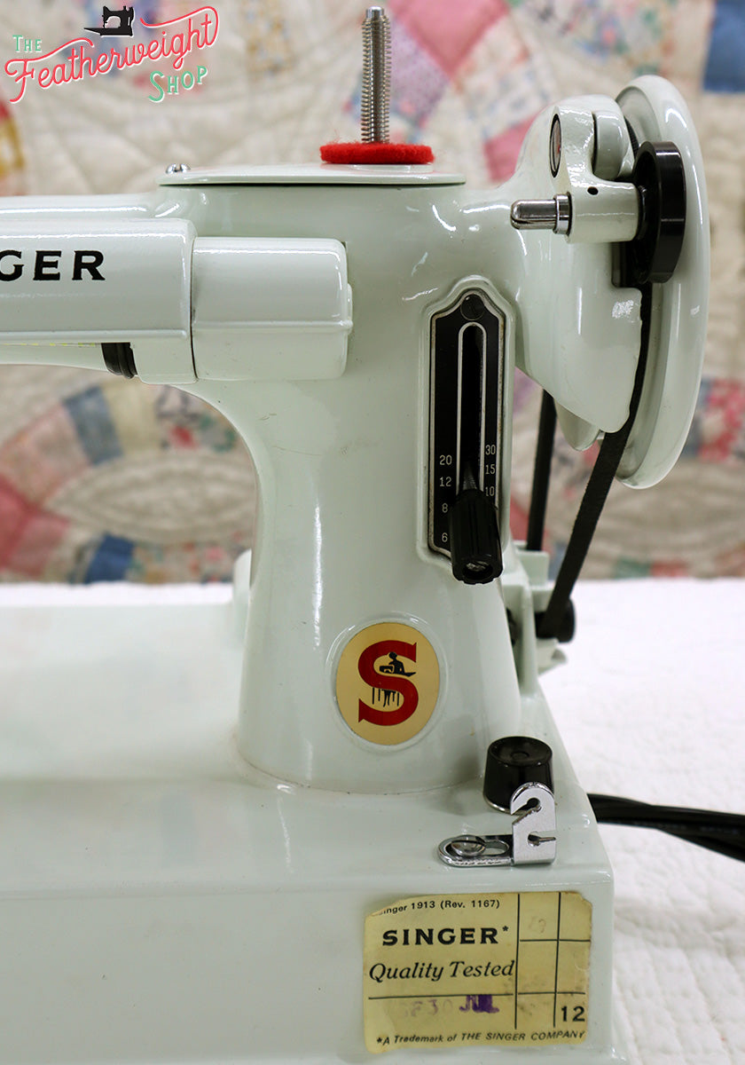 Singer Featherweight 221K Sewing Machine, WHITE EV993***