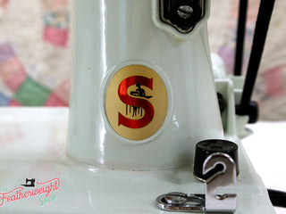Load image into Gallery viewer, Singer Featherweight 221K Sewing Machine, WHITE EV993***