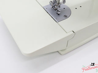 Load image into Gallery viewer, Singer Featherweight 221K Sewing Machine, British WHITE FA226*** Grade 9!!!