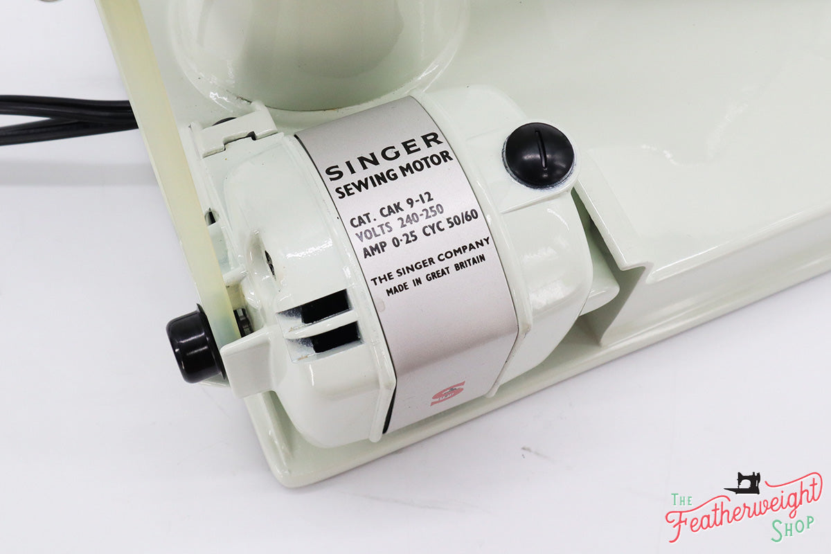 Singer Featherweight 221K Sewing Machine, British WHITE FA226*** Grade 9!!!