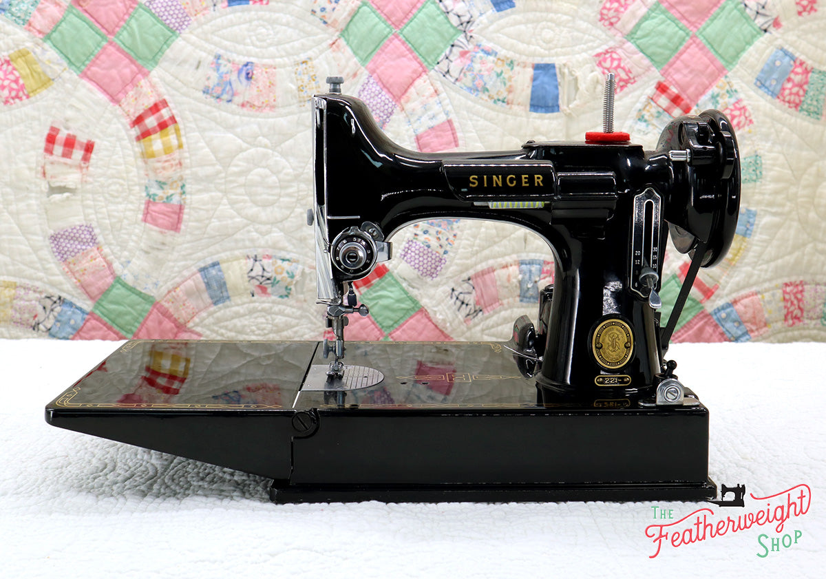 Singer Featherweight 221 Sewing Machine, AM656***