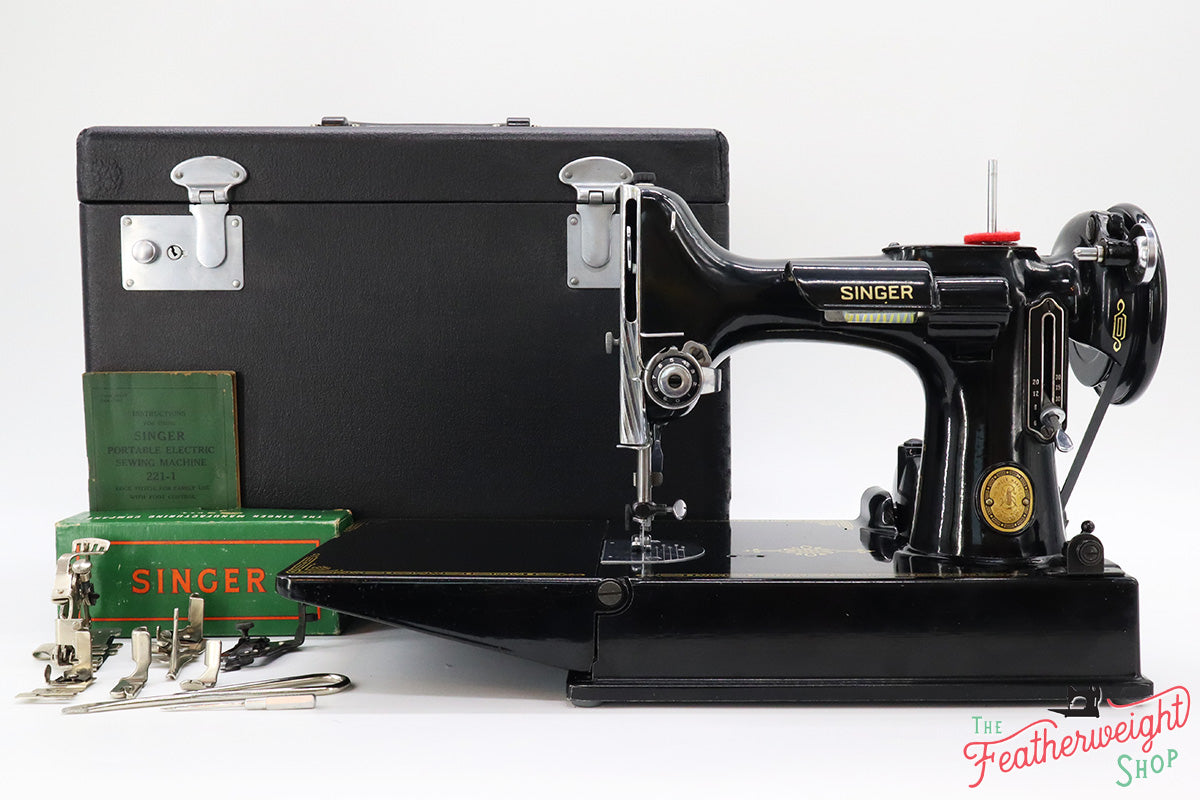 Singer Featherweight 221 Sewing Machine, AL406***