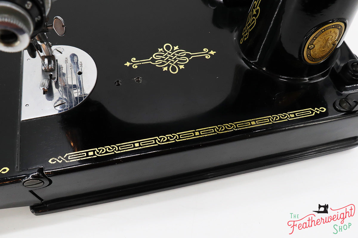 Singer Featherweight 221 Sewing Machine, AL406***