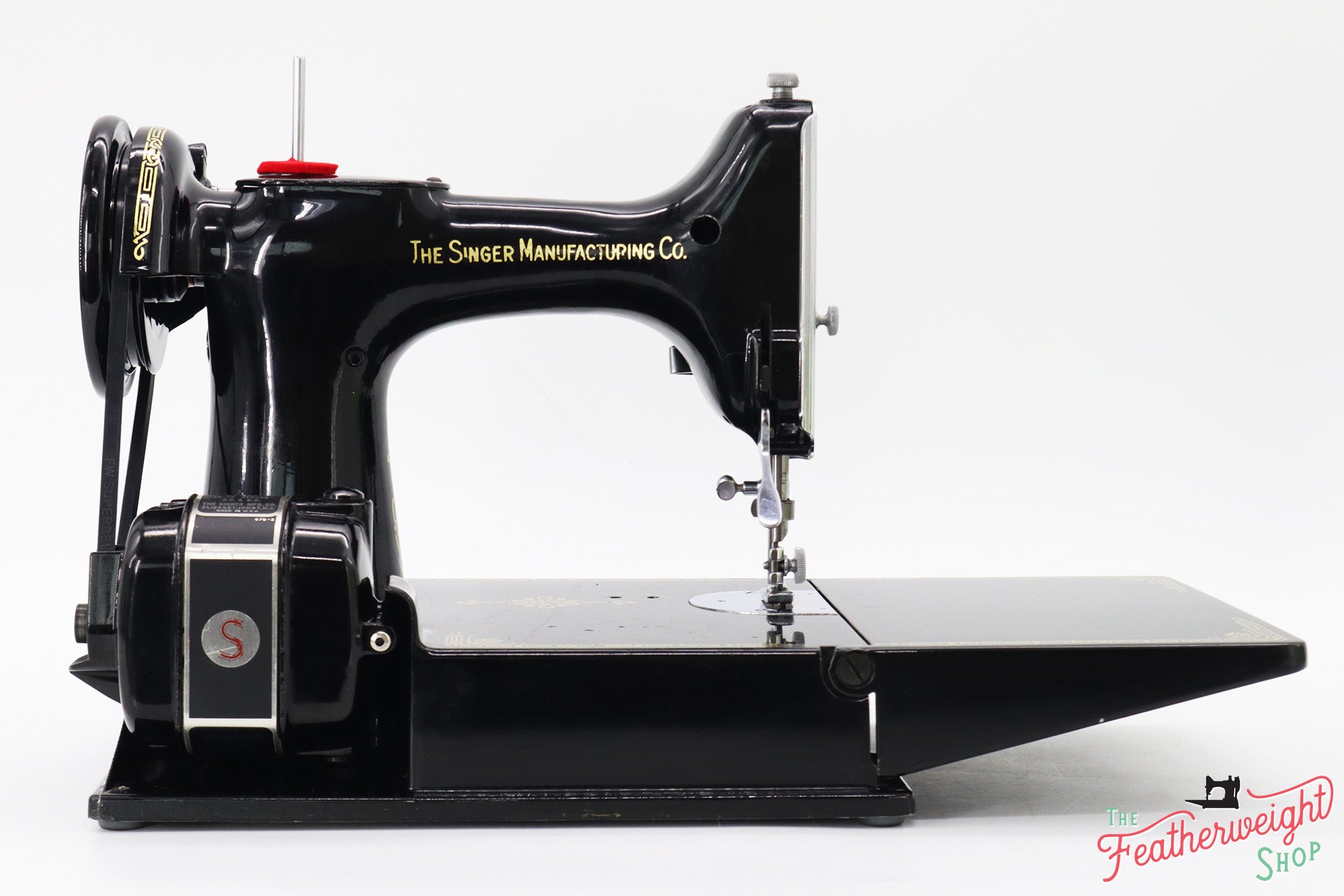 Singer Featherweight 221 Sewing Machine, AH666***