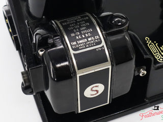 Load image into Gallery viewer, Singer Featherweight 221 Sewing Machine, AH666***