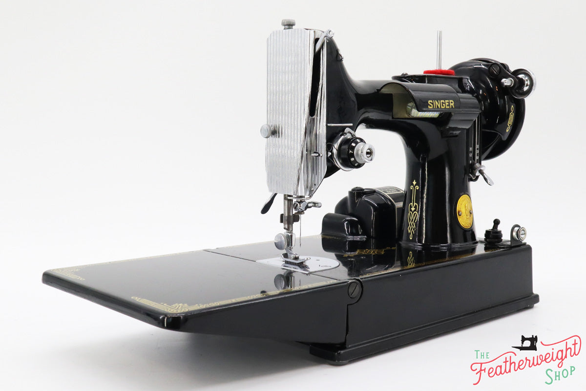 Singer Featherweight 221 Sewing Machine, AJ1369**