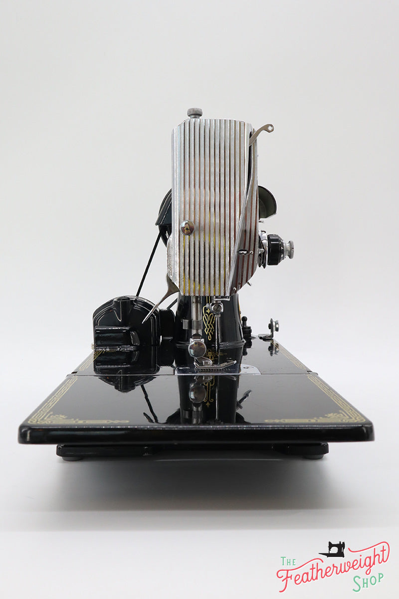 Singer Featherweight 221 Sewing Machine, AJ1369**