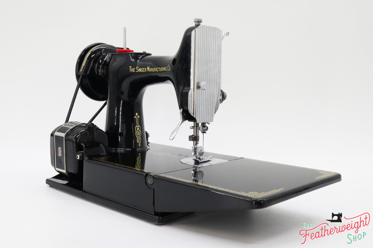 Singer Featherweight 221 Sewing Machine, AJ1369**