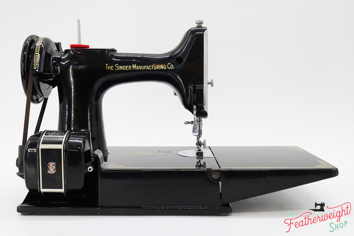 Singer Featherweight 221 Sewing Machine, AJ1369**