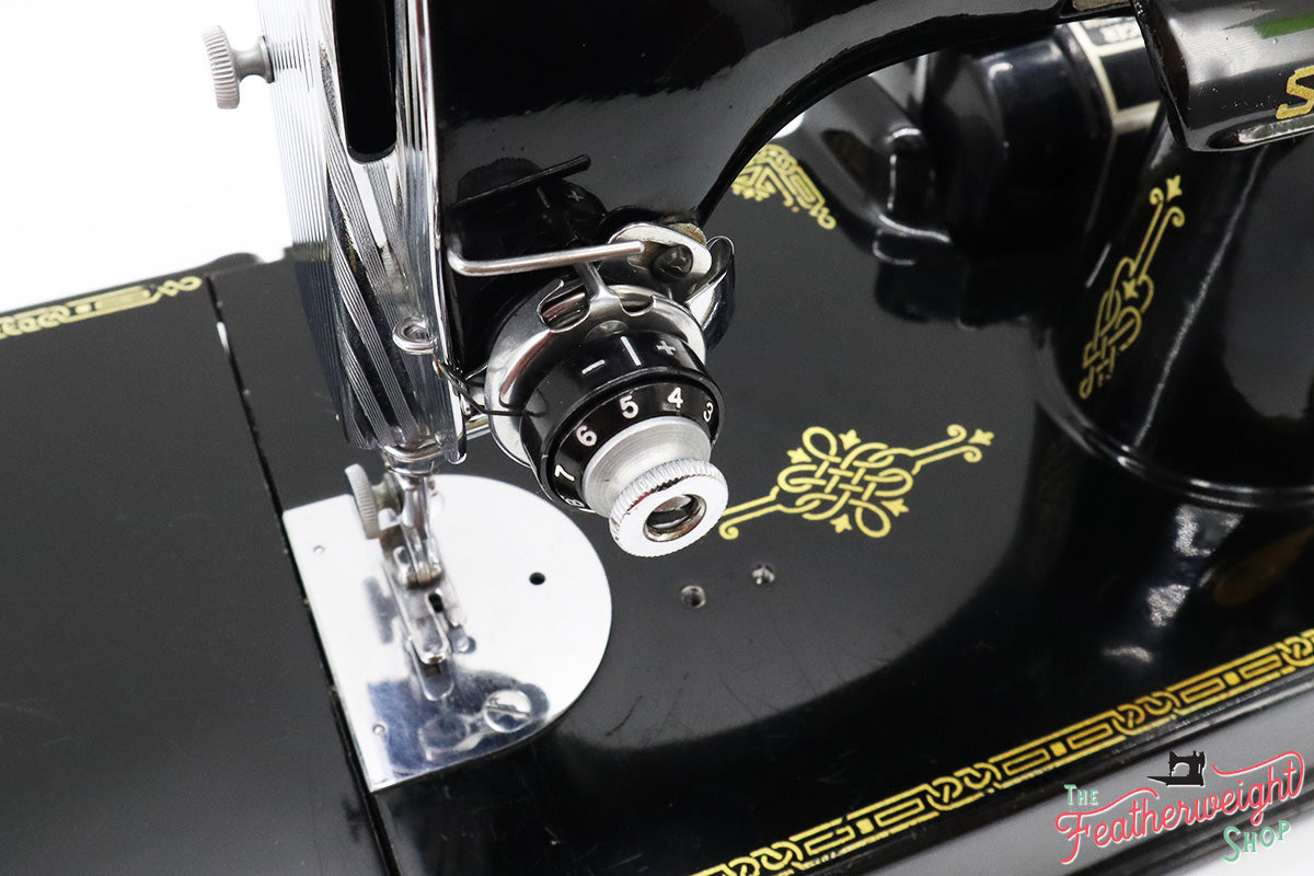 Singer Featherweight 221 Sewing Machine, AJ1369**