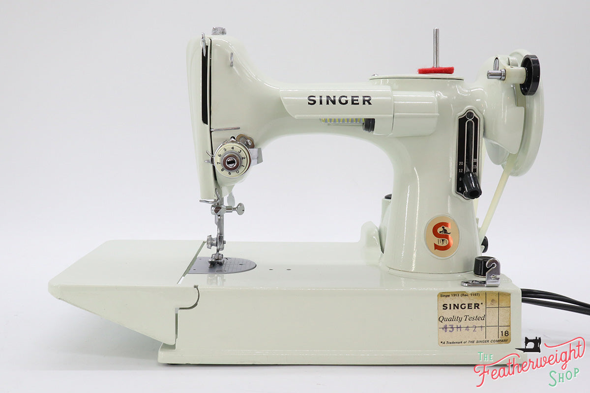 Singer Featherweight 221 Sewing Machine, WHITE FA206***