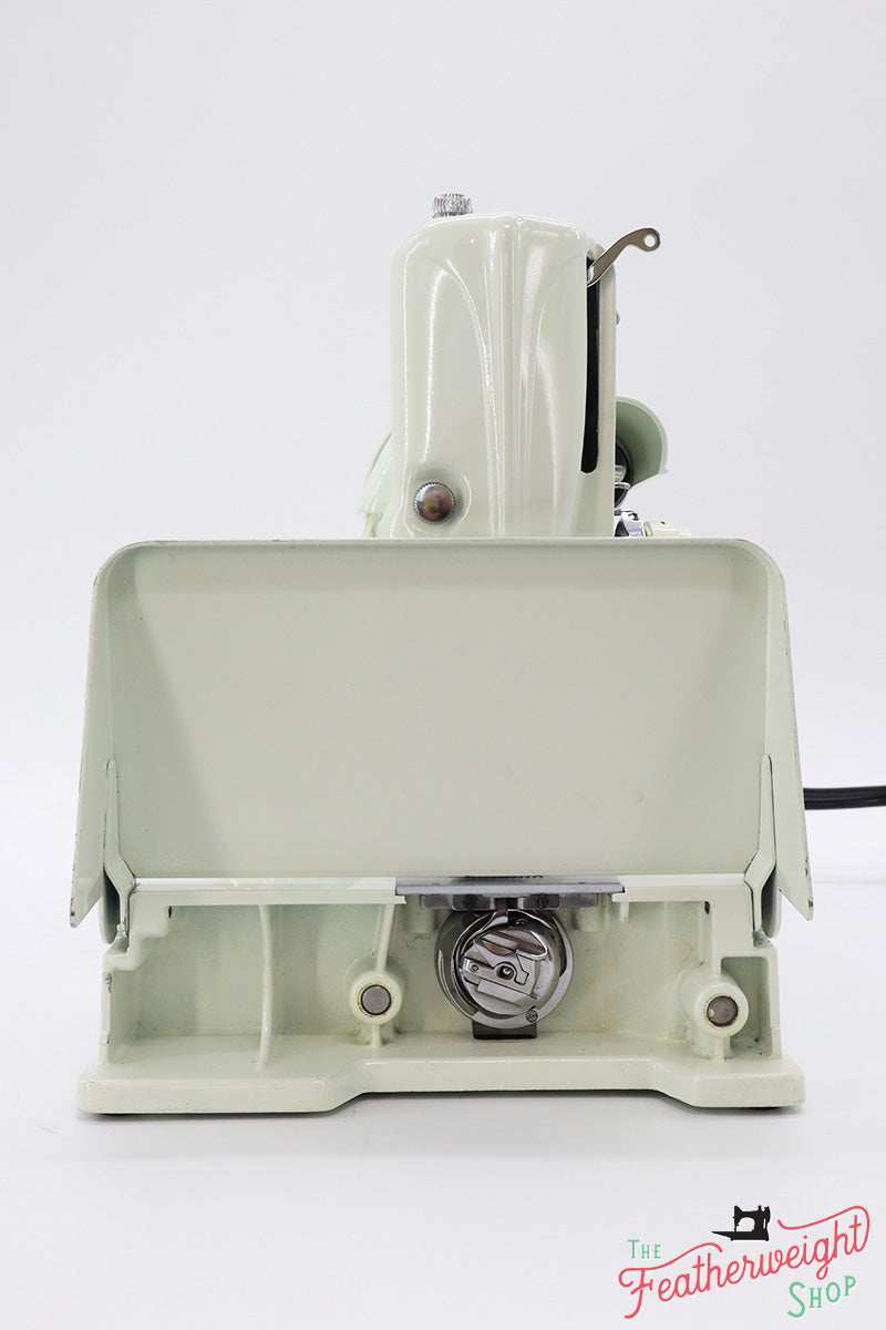 Singer Featherweight 221 Sewing Machine, WHITE FA206***