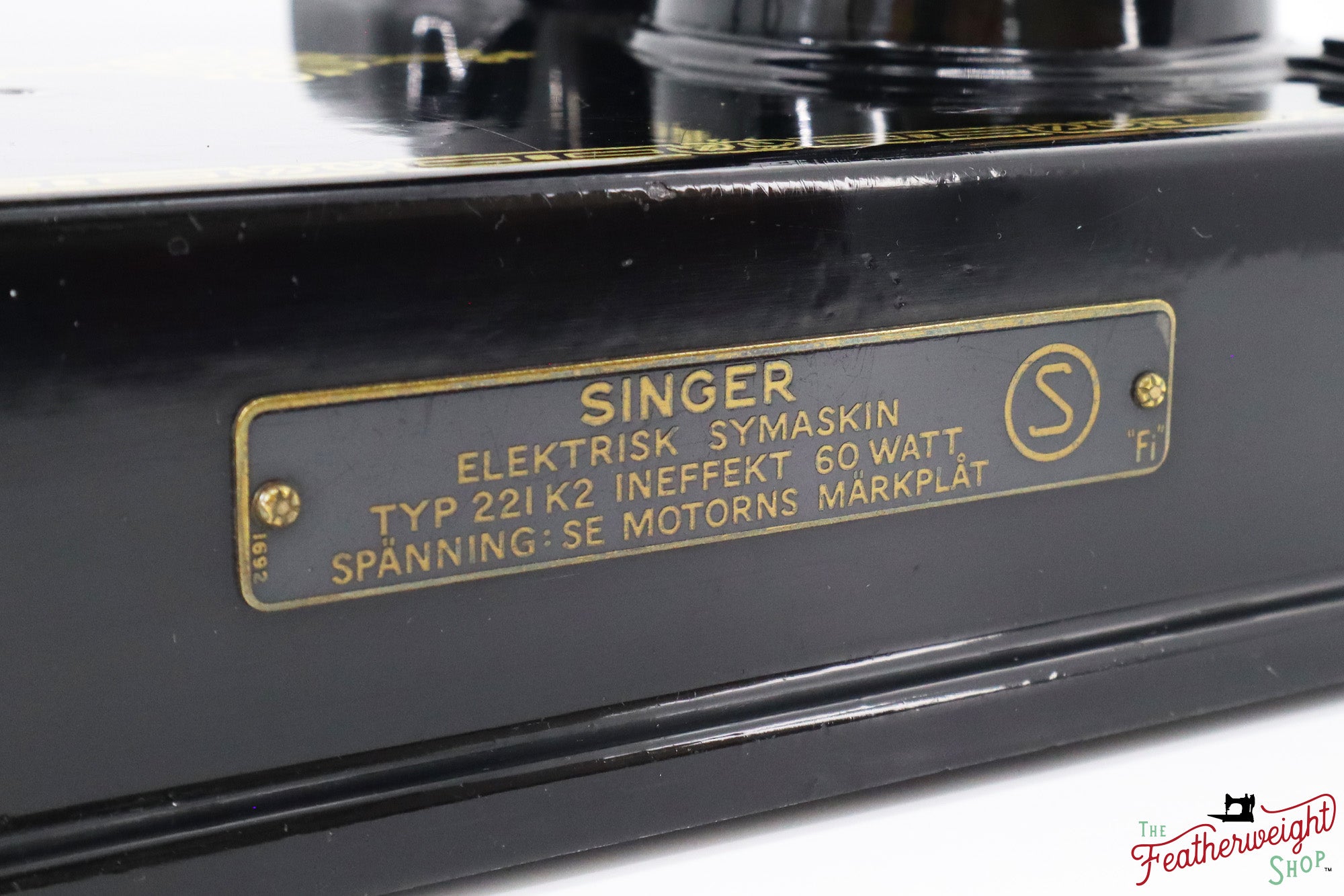 Singer Featherweight 221K Sewing Machine, EH373***