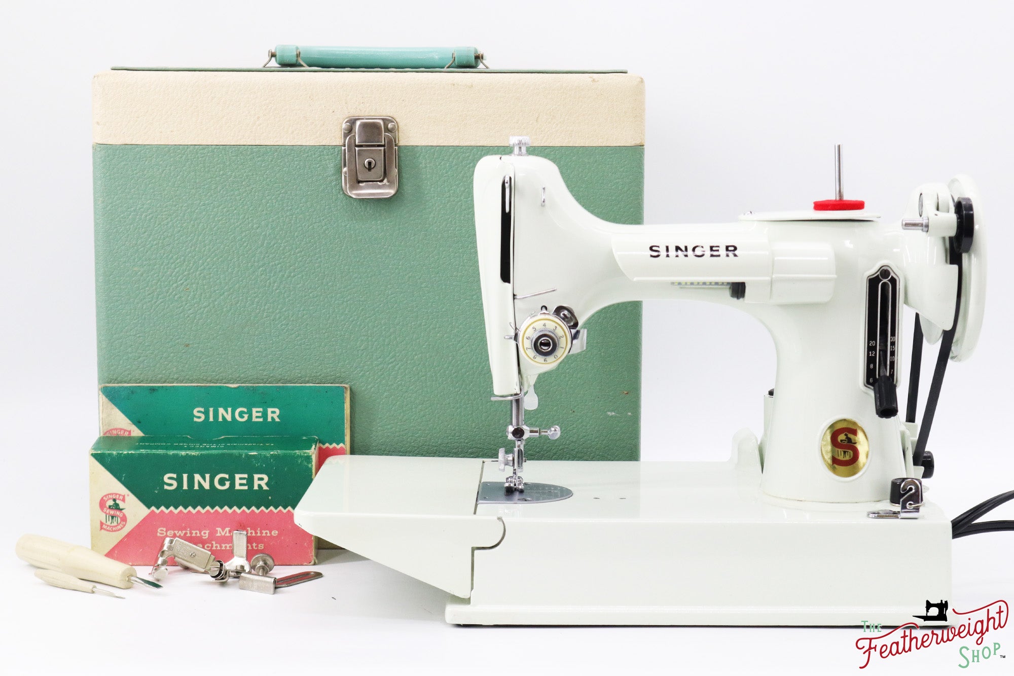 Singer Featherweight 221 Sewing Machine, WHITE - FA124***