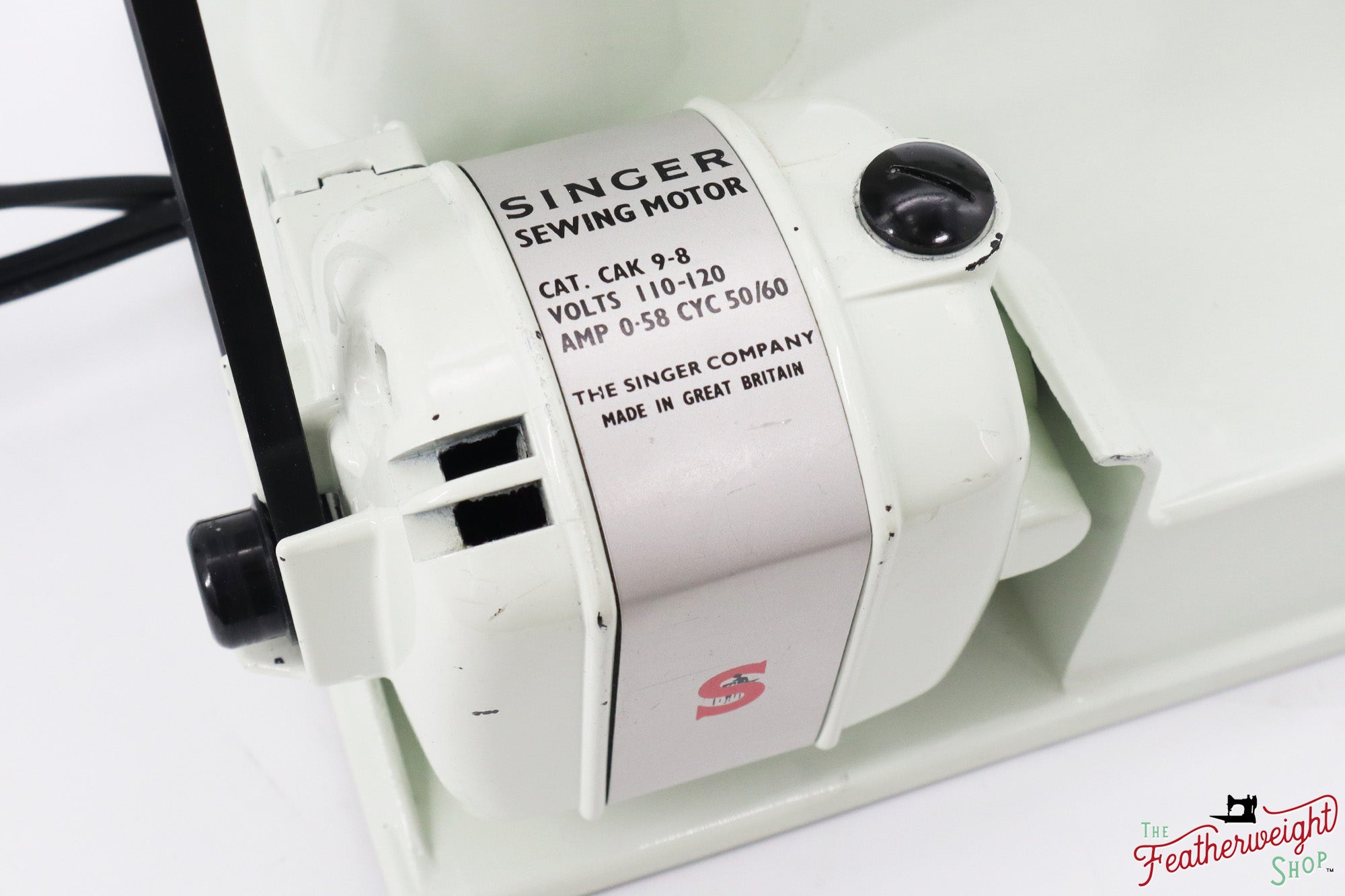 Singer Featherweight 221 Sewing Machine, WHITE - FA124***