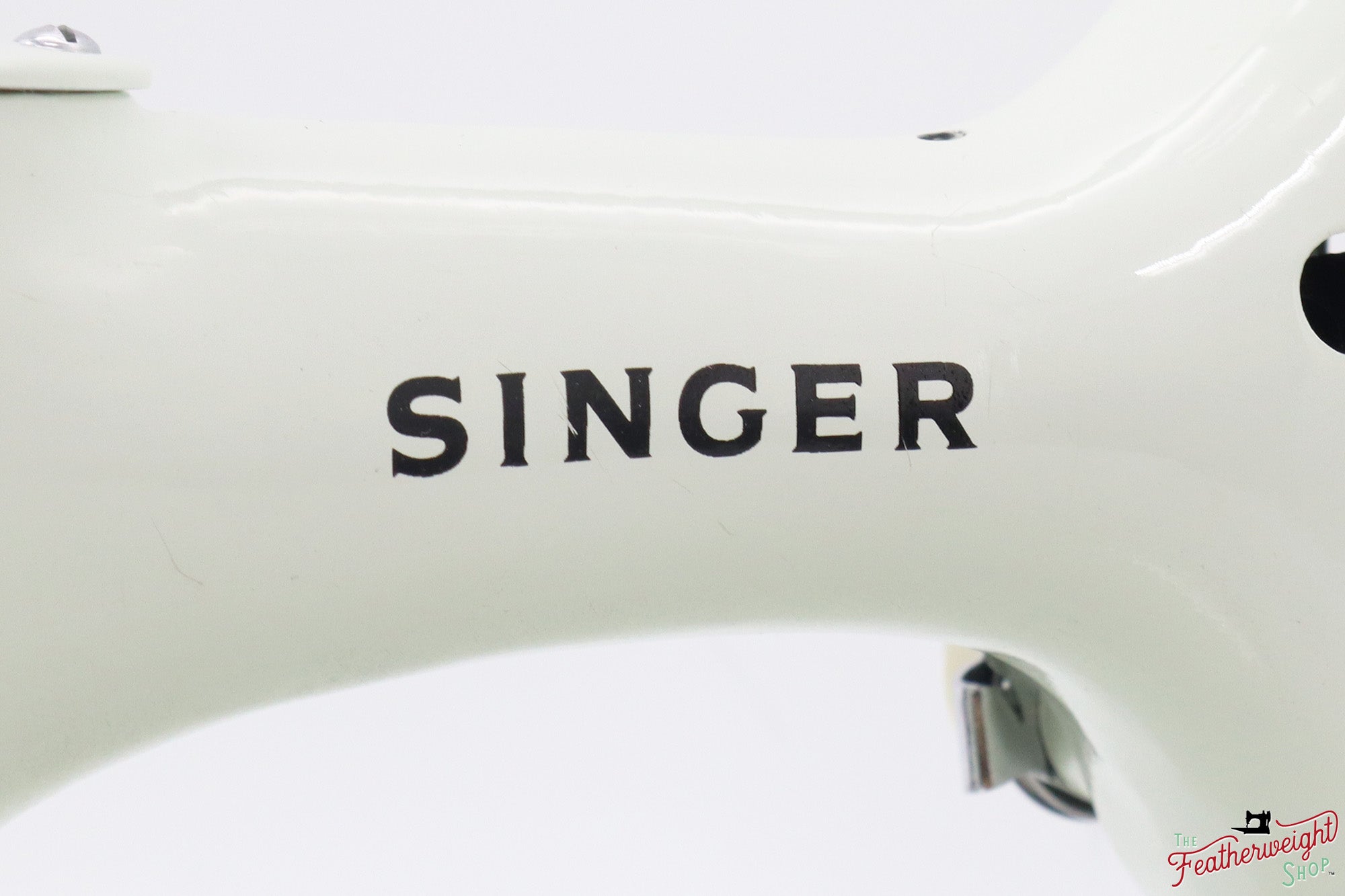 Singer Featherweight 221 Sewing Machine, WHITE - FA124***