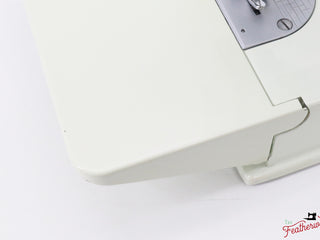 Load image into Gallery viewer, Singer Featherweight 221 Sewing Machine, WHITE - FA124***