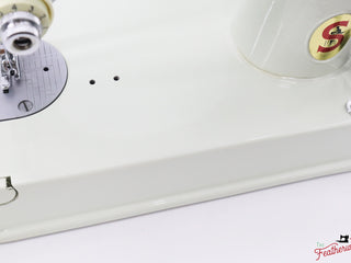 Load image into Gallery viewer, Singer Featherweight 221 Sewing Machine, WHITE - FA124***