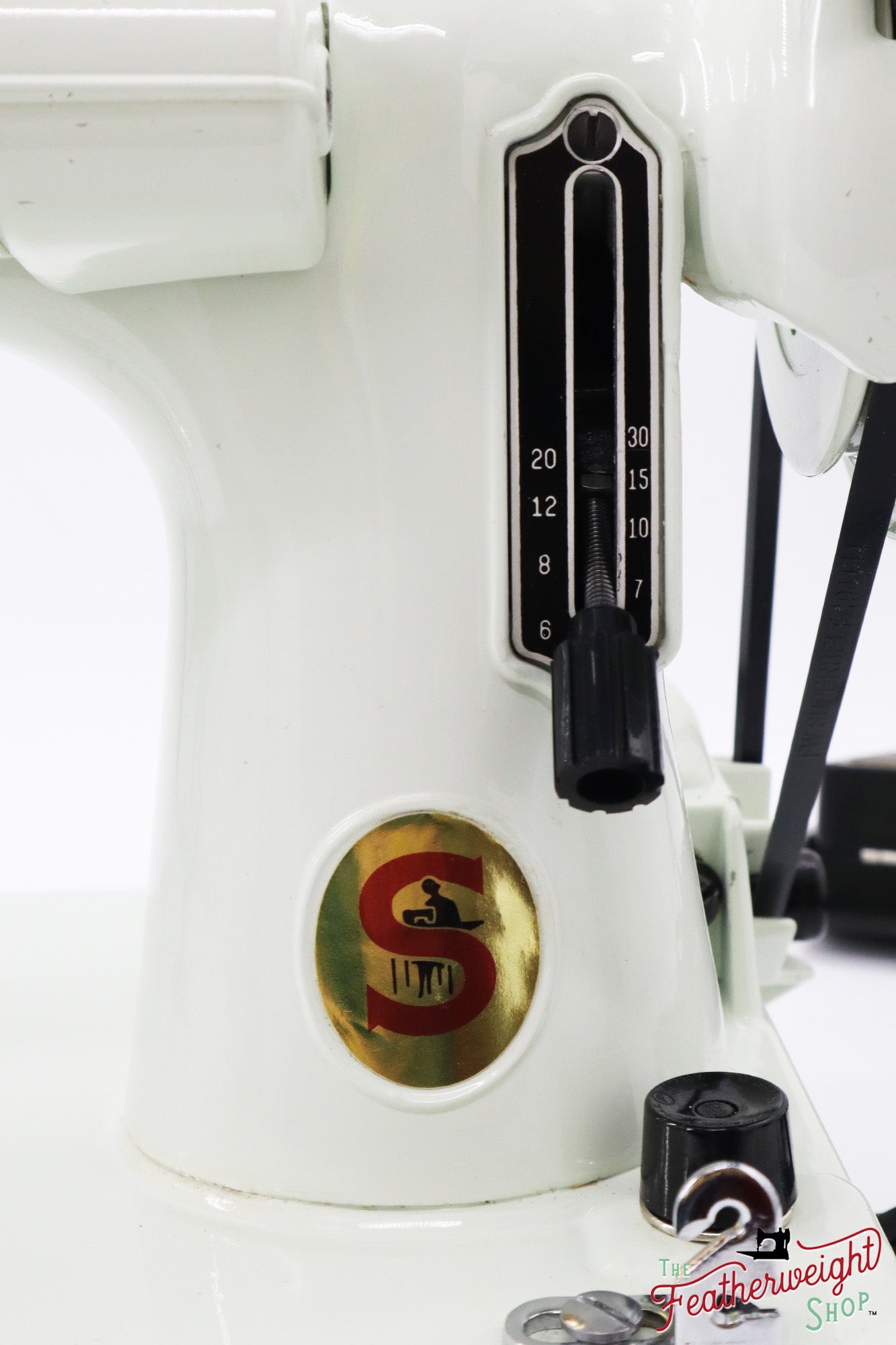 Singer Featherweight 221 Sewing Machine, WHITE - FA124***