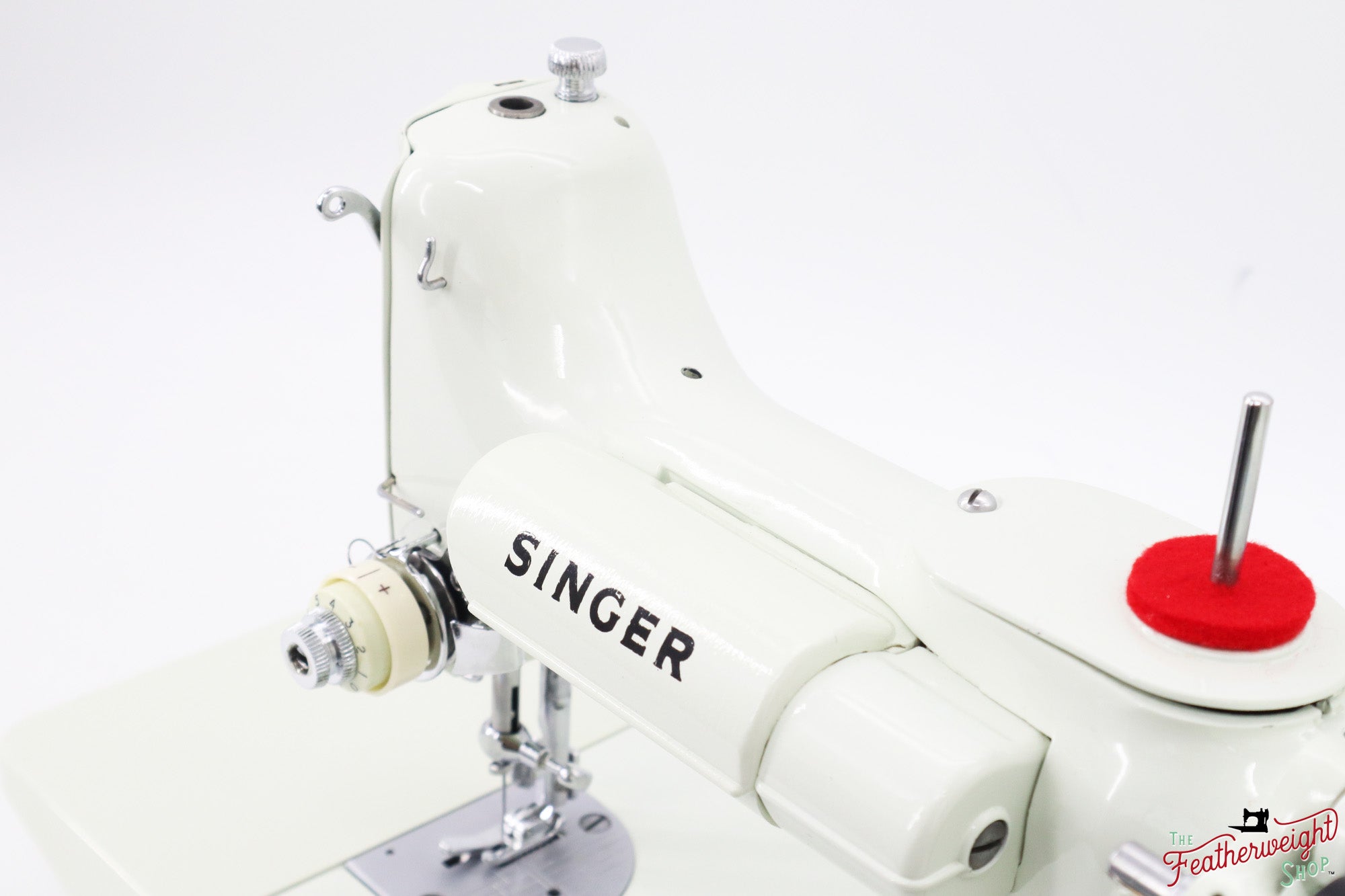 Singer Featherweight 221 Sewing Machine, WHITE - FA124***